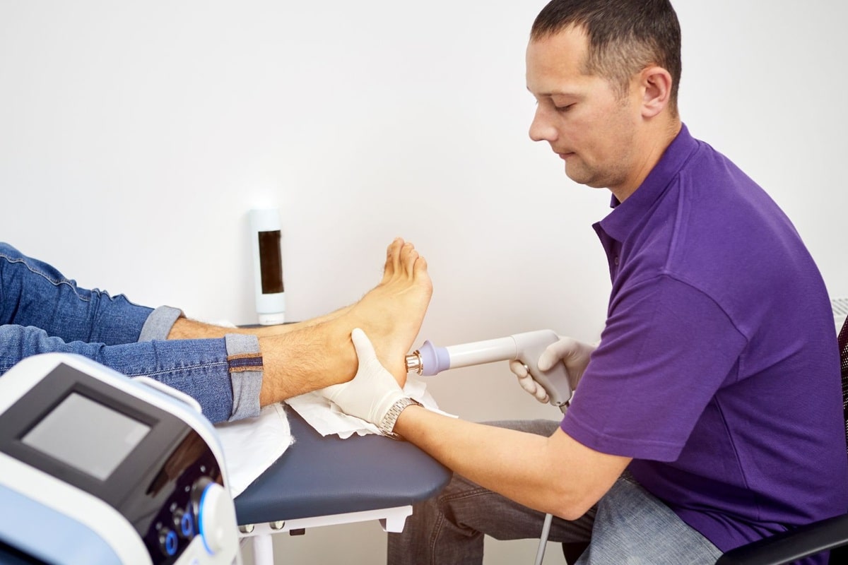 درمان خار پاشنه با شاک ویو تراپی