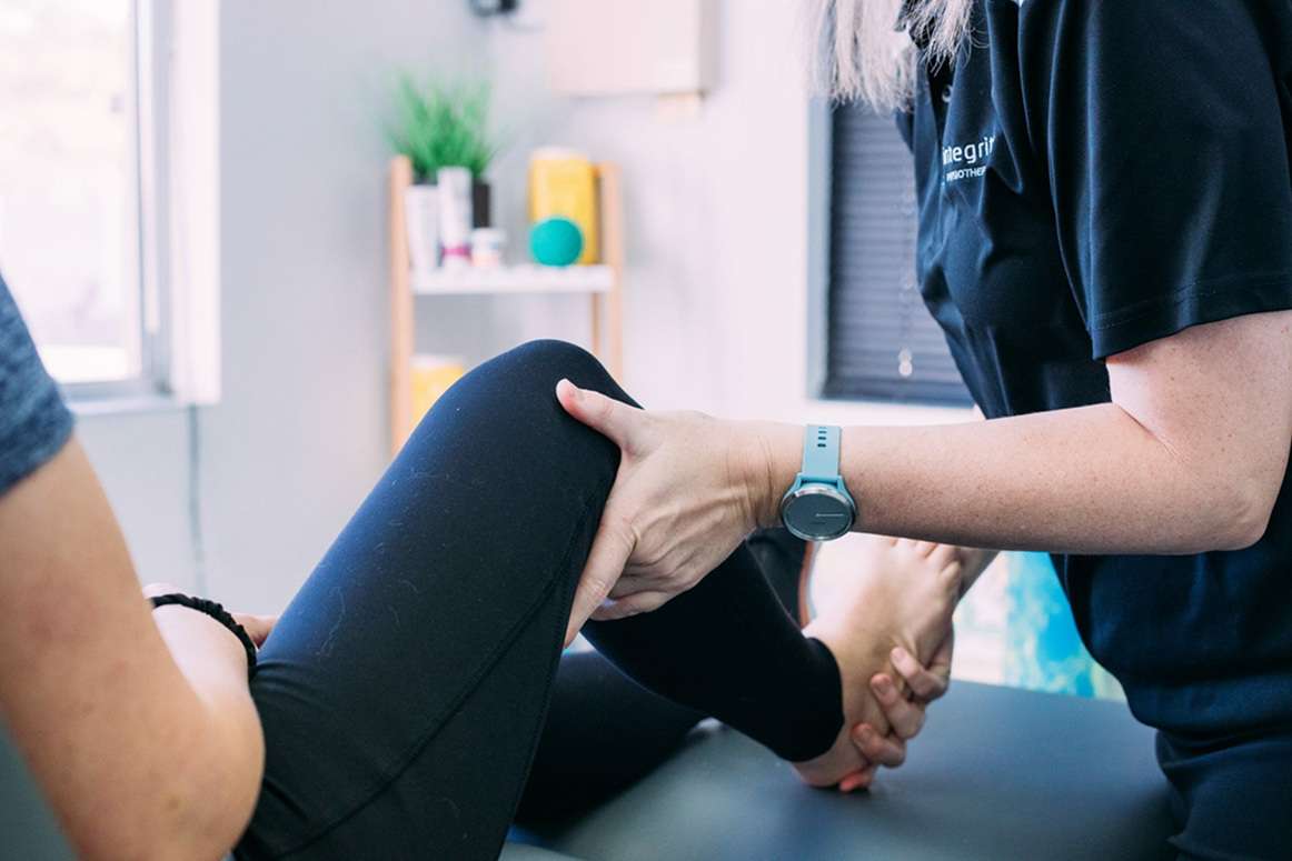 راهنمای کامل فیزیوتراپی بعد از تعویض مفصل زانو